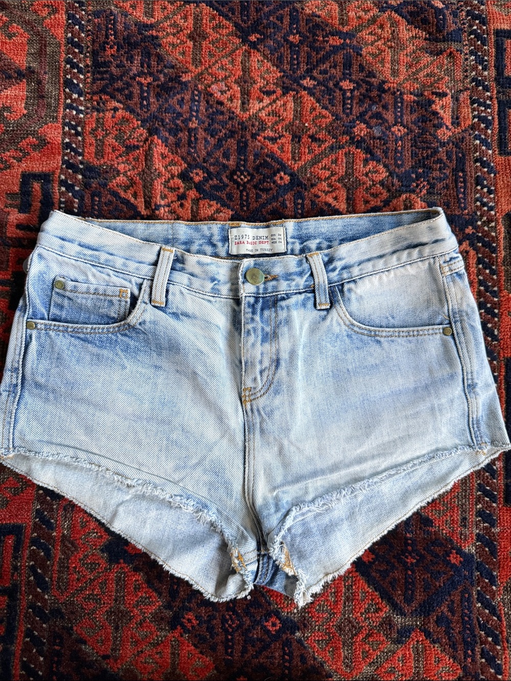 Zara Light Wash Denim Women's Cutoff Shorts